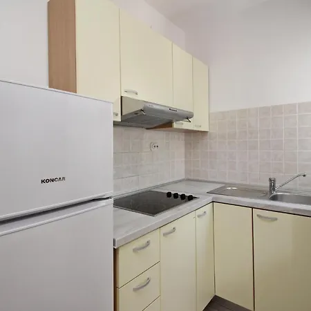 With Parking Space Baska, Krk - 18716 Apartmán *